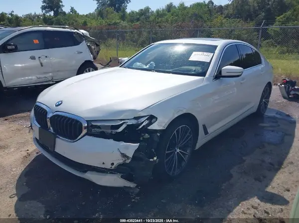 WBA53BH09MCF34843 2021 BMW 5ER - Image 2