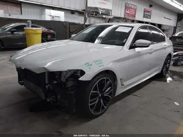 WBA53BJ04MCF88464 2021 BMW 5ER - Image 2