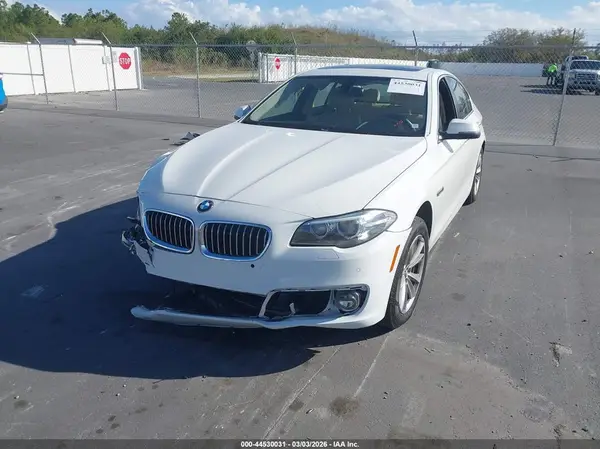 WBA5A5C57GD527217 2016 BMW 5ER - Image 2