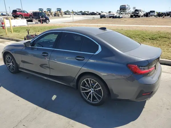 WBA5R1C54KAK11818 2019 BMW 3ER - Image 2