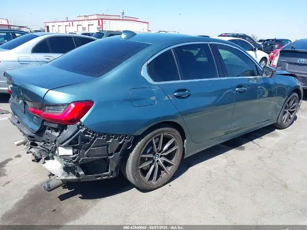 2019 BMW 3 Series IAAI lot 42940840 auction photo 4