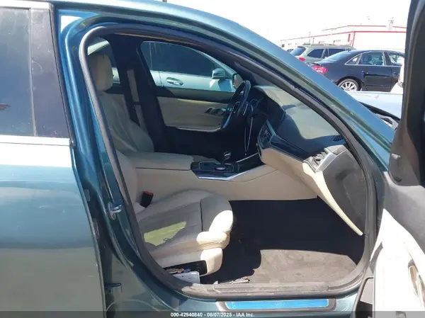 2019 BMW 3 Series IAAI lot 42940840 auction photo 5