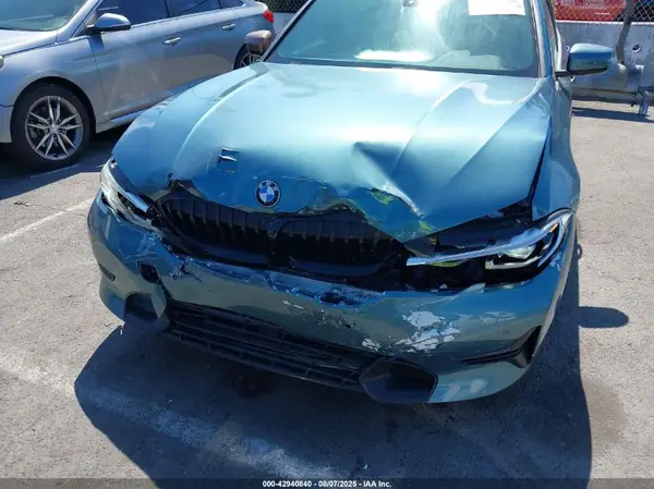 2019 BMW 3 Series IAAI lot 42940840 auction photo 6