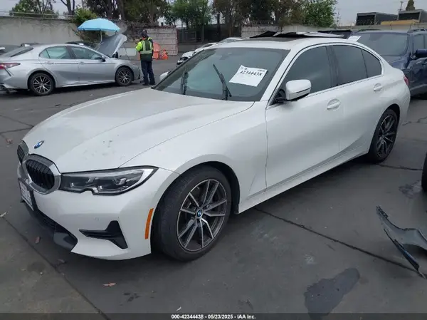 WBA5R1C56KFH28592 2019 BMW 3ER - Image 2