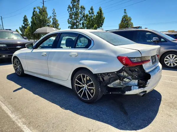 WBA5R1C57KAJ99390 2019 BMW 3ER - Image 2