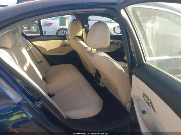 WBA5R1C57KAK07438 2019 BMW 3ER - Image 8