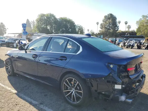 WBA5R1C5XKFH15134 2019 BMW 3ER - Image 2