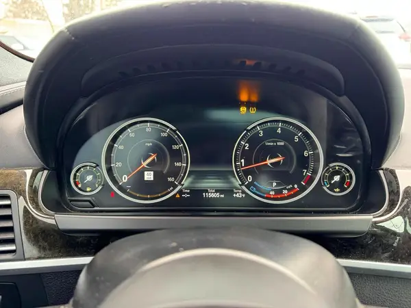 WBA6D2C39HGT73277 2017 BMW 6ER - Image 8