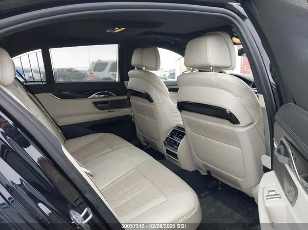 WBA7B0C55GGF92299 2016 BMW 7ER - Image 8