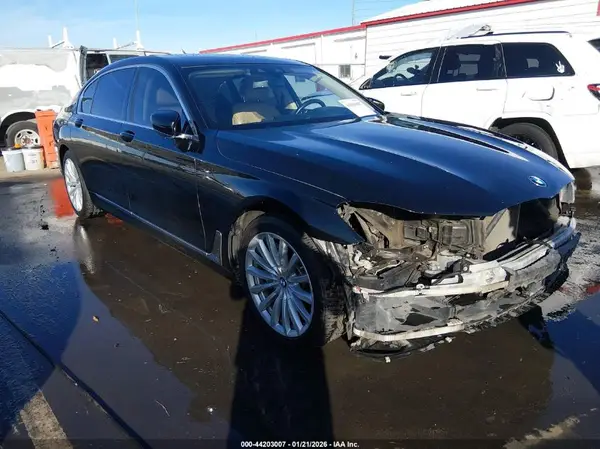 WBA7E2C35HG740774 2017 BMW 7ER - Image 1