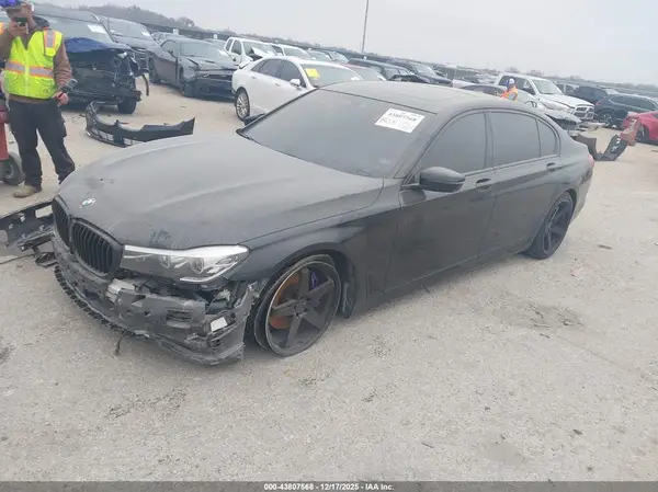 WBA7E2C35HG740869 2017 BMW 7ER - Image 2