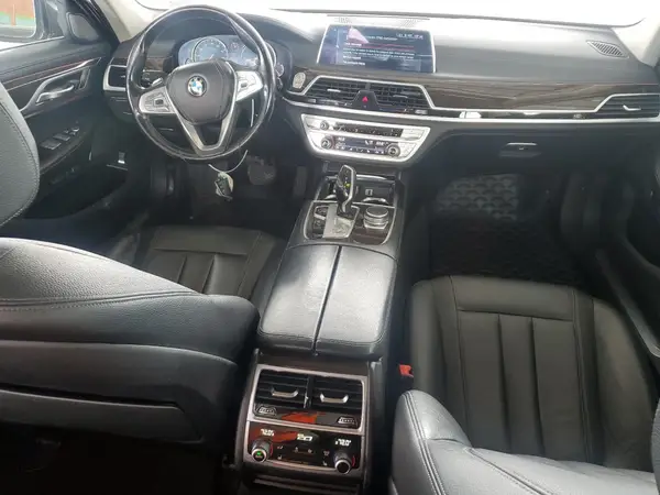 WBA7E2C3XHG741161 2017 BMW 7ER - Image 8