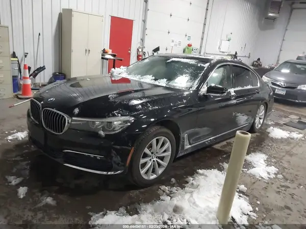 WBA7E2C3XHG741225 2017 BMW 7ER - Image 2