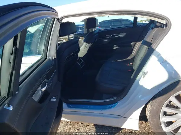 WBA7E2C53HG740001 2017 BMW 7ER - Image 8