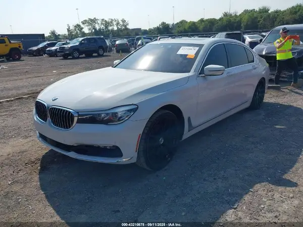 WBA7E2C54HG739374 2017 BMW 7ER - Image 2
