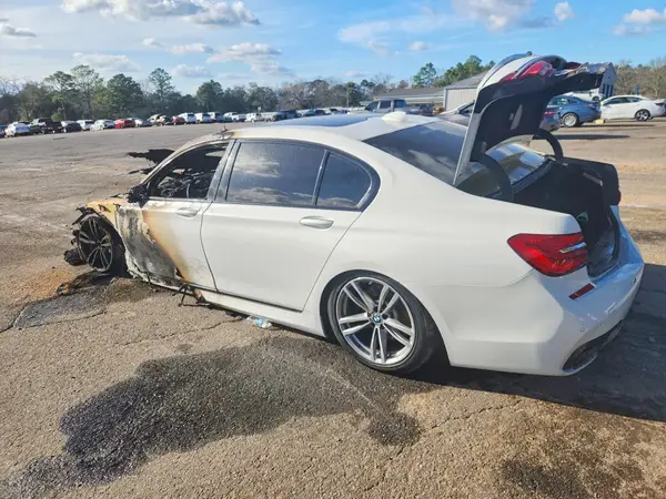 WBA7E2C55HG740355 2017 BMW 7ER - Image 2