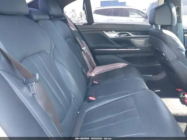 WBA7E2C55KB216529 2019 BMW 7ER - Image 8