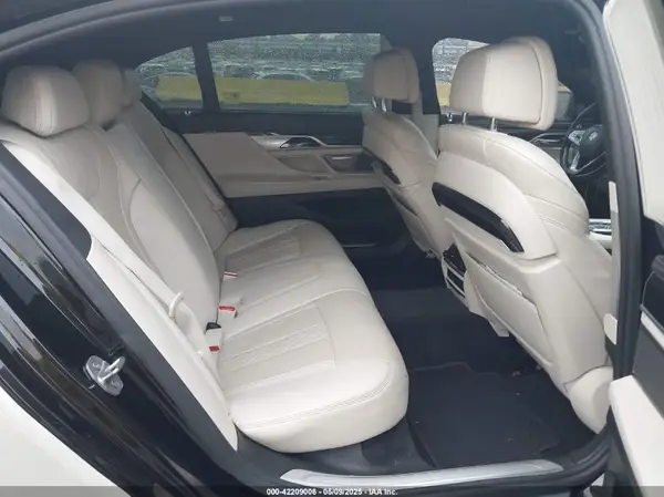WBA7E2C57HG740101 2017 BMW 7ER - Image 8