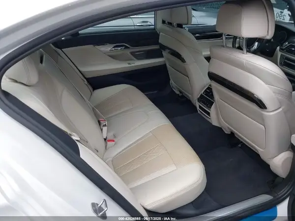 WBA7E2C58HG740141 2017 BMW 7ER - Image 8