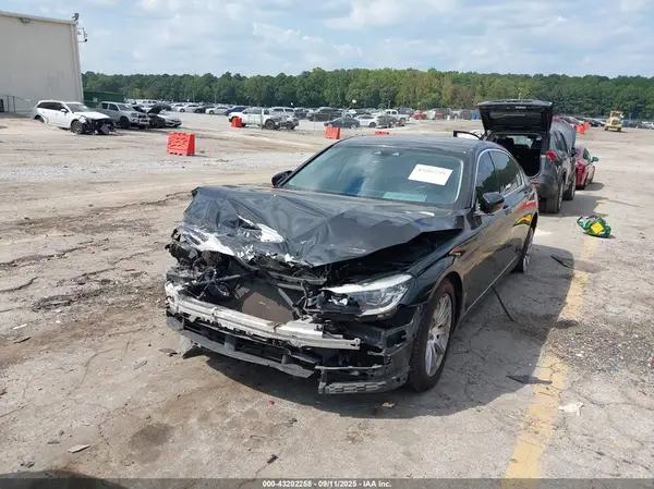 WBA7E2C58KB216573 2019 BMW 7ER - Image 2