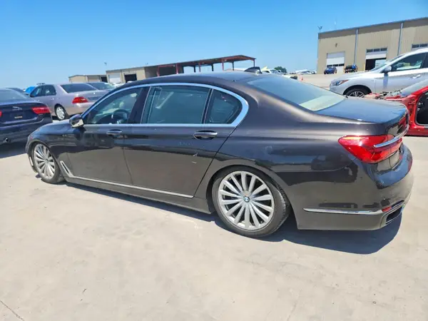 WBA7E2C58KB454438 2019 BMW 7ER - Image 2