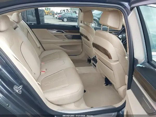 WBA7E2C5XGG738468 2016 BMW 7ER - Image 8