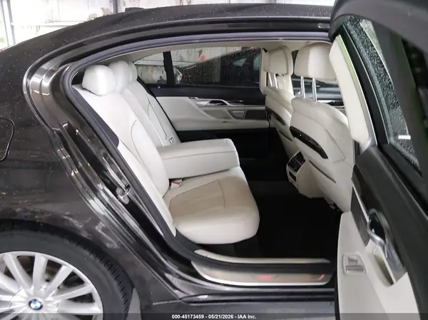 WBA7E2C5XGGD99827 2016 BMW 7ER - Image 8