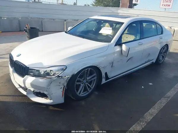 WBA7E2C5XJG742267 2018 BMW 7ER - Image 2