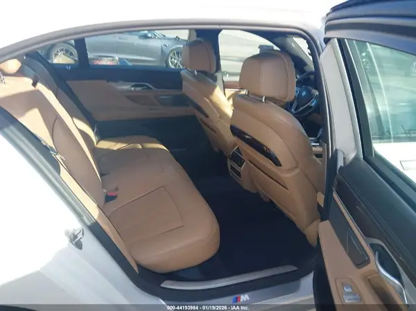 WBA7E2C5XJG742267 2018 BMW 7ER - Image 8