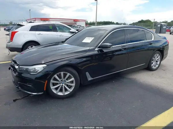 WBA7E2C5XJG742365 2018 BMW 7ER - Image 2