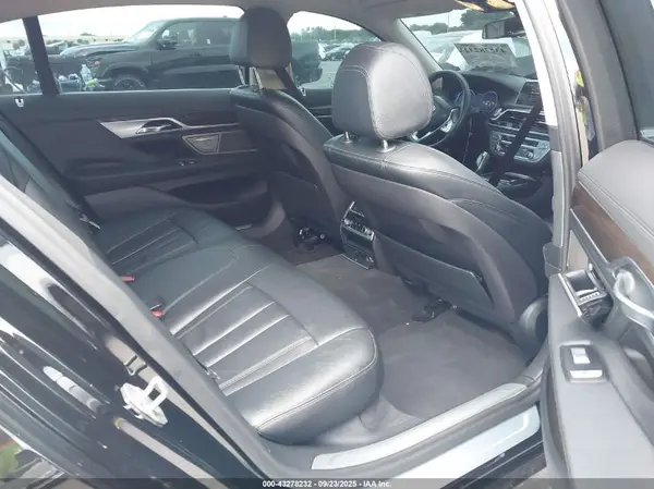 WBA7E2C5XJG742365 2018 BMW 7ER - Image 8