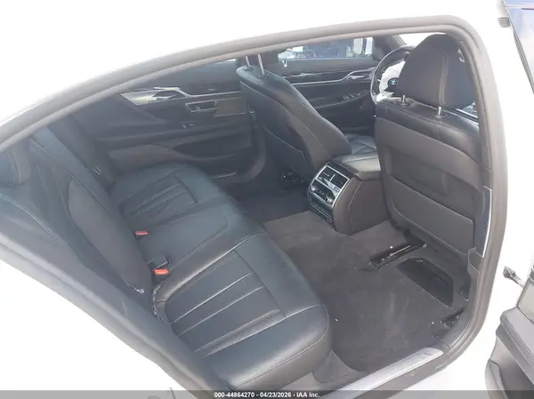WBA7E2C5XKB217076 2019 BMW 7ER - Image 8