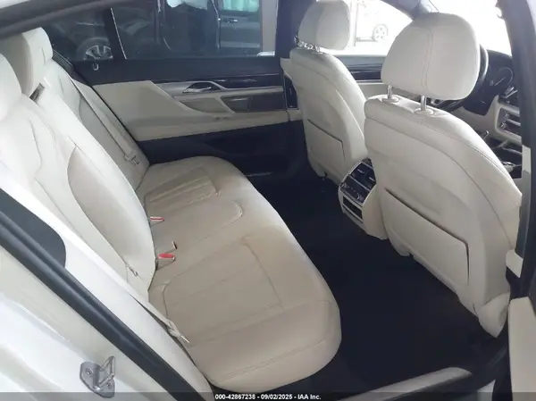 WBA7E2C5XKB217093 2019 BMW 7ER - Image 8