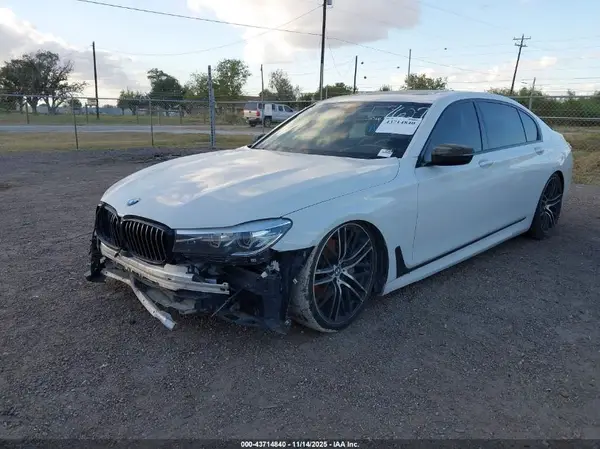 WBA7E2C5XKB217627 2019 BMW 7ER - Image 2