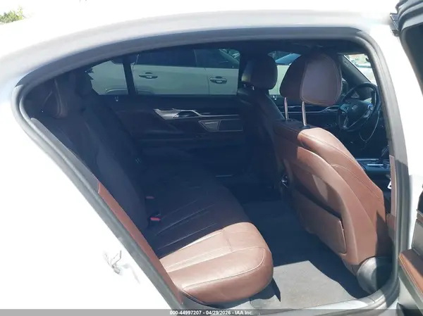WBA7E2C5XKB217868 2019 BMW 7ER - Image 8