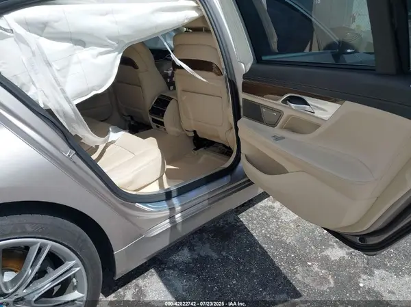 WBA7E2C5XKB218387 2019 BMW 7ER - Image 8