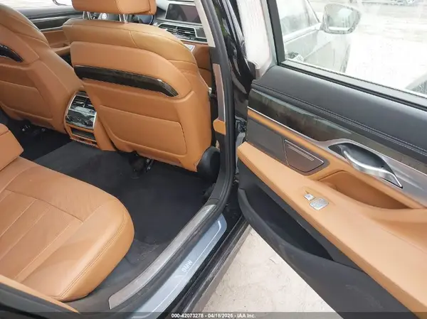 WBA7E4C55HGU99165 2017 BMW 7ER - Image 8