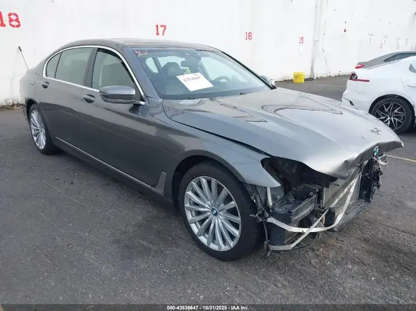 WBA7E4C55HGU99537 2017 BMW 7ER - Image 1