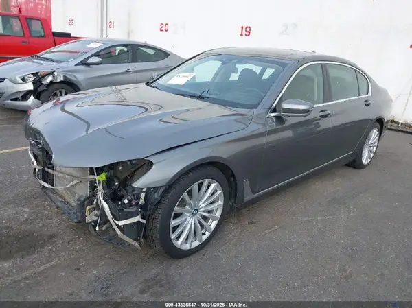 WBA7E4C55HGU99537 2017 BMW 7ER - Image 2