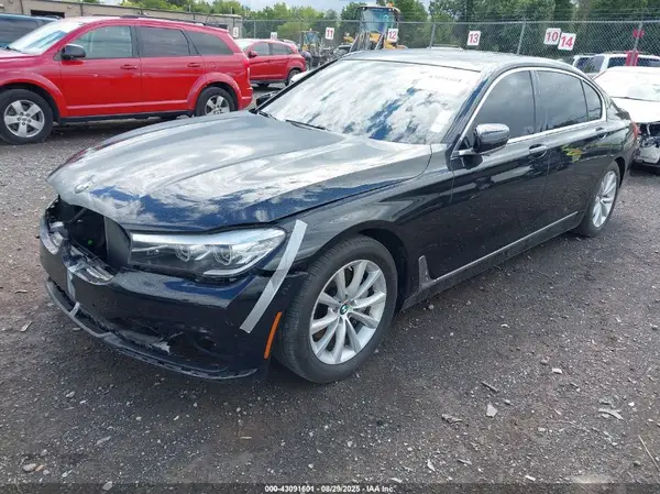 WBA7E4C58JGV28096 2018 BMW 7ER - Image 2