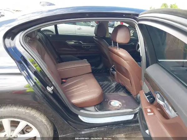WBA7E4C58JGV28096 2018 BMW 7ER - Image 8