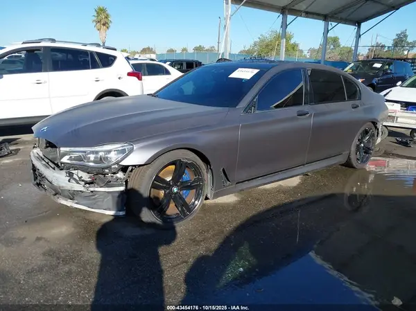 WBA7F0C30HGM22255 2017 BMW 7ER - Image 2