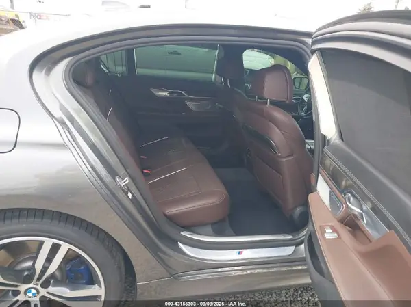 WBA7F0C31HGM21874 2017 BMW 7ER - Image 8