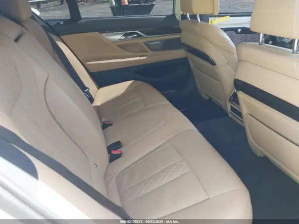 WBA7F0C31HGM22037 2017 BMW 7ER - Image 8