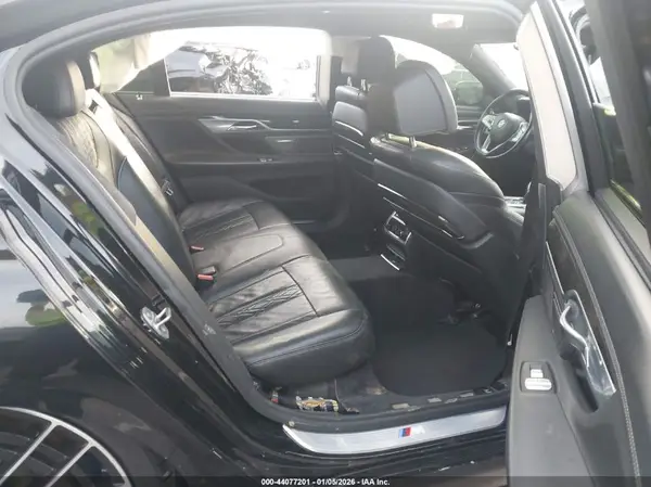 WBA7F0C33HGM22086 2017 BMW 7ER - Image 8