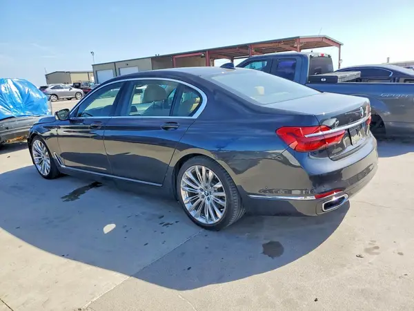 WBA7F0C35HGM21585 2017 BMW 7ER - Image 2