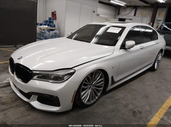 WBA7F0C37HGM21720 2017 BMW 7ER - Image 2