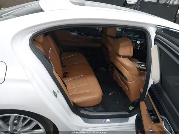 WBA7F0C37HGM21720 2017 BMW 7ER - Image 8