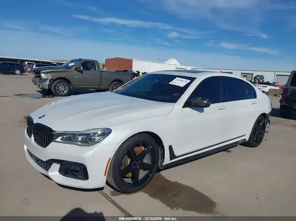 WBA7F0C39HGM21721 2017 BMW 7ER - Image 2