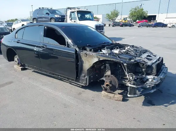 WBA7F0C3XHGM21548 2017 BMW 7ER - Image 1